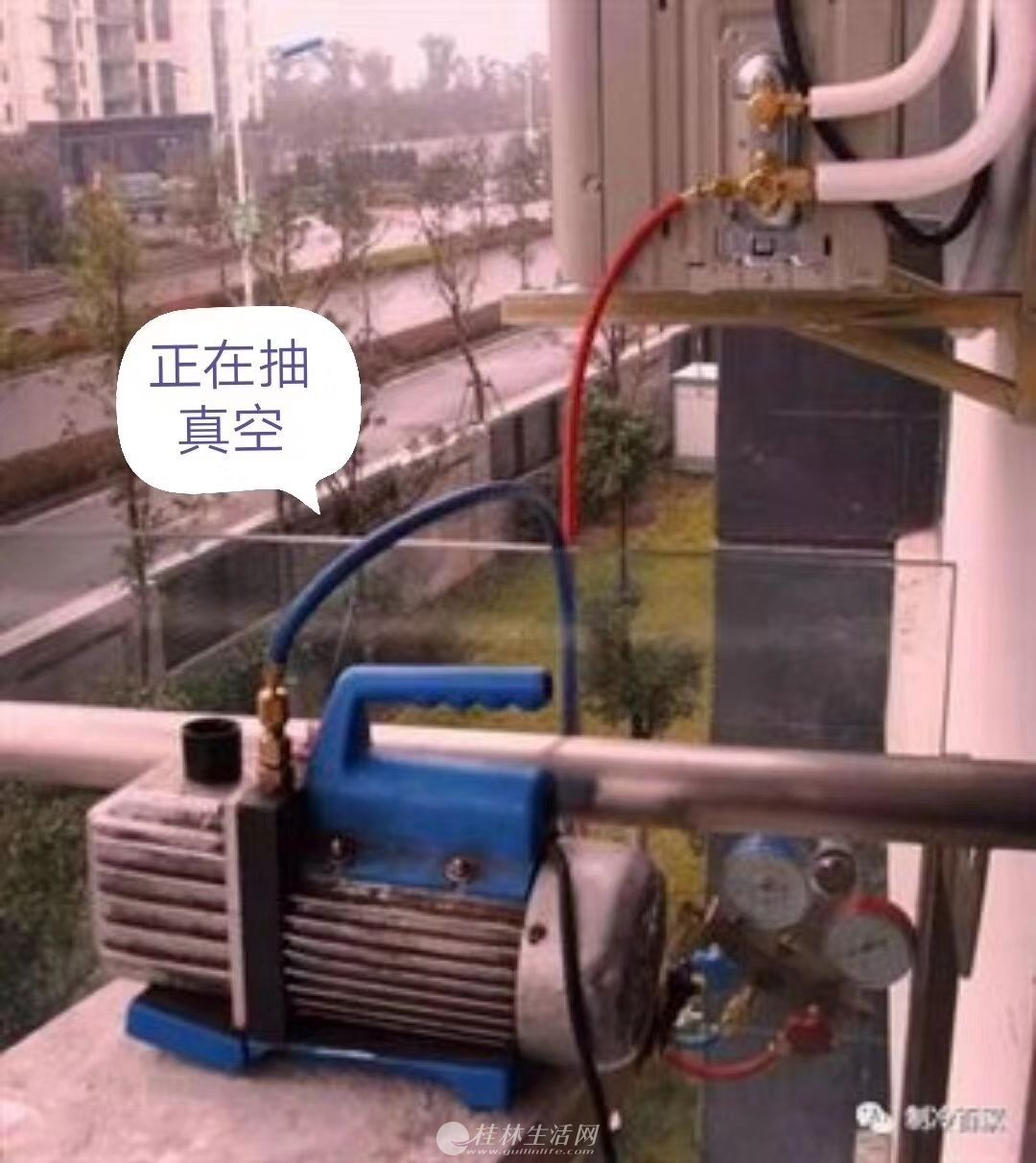 变频空调抽真空后室内机气流声不定时出现，原因何在？