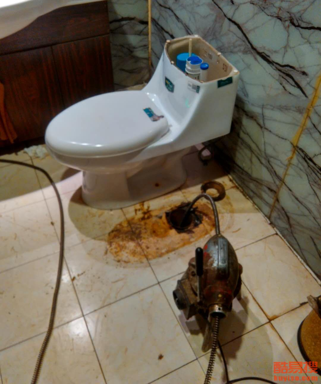 马桶维修指南：快速解决常见问题