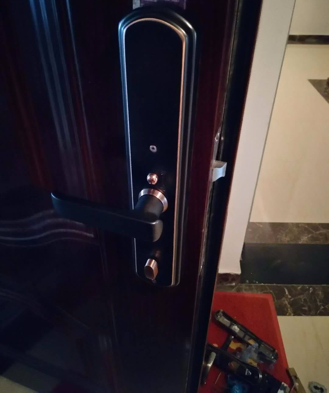 如何选择合适的开锁服务：锁孔背安防指南