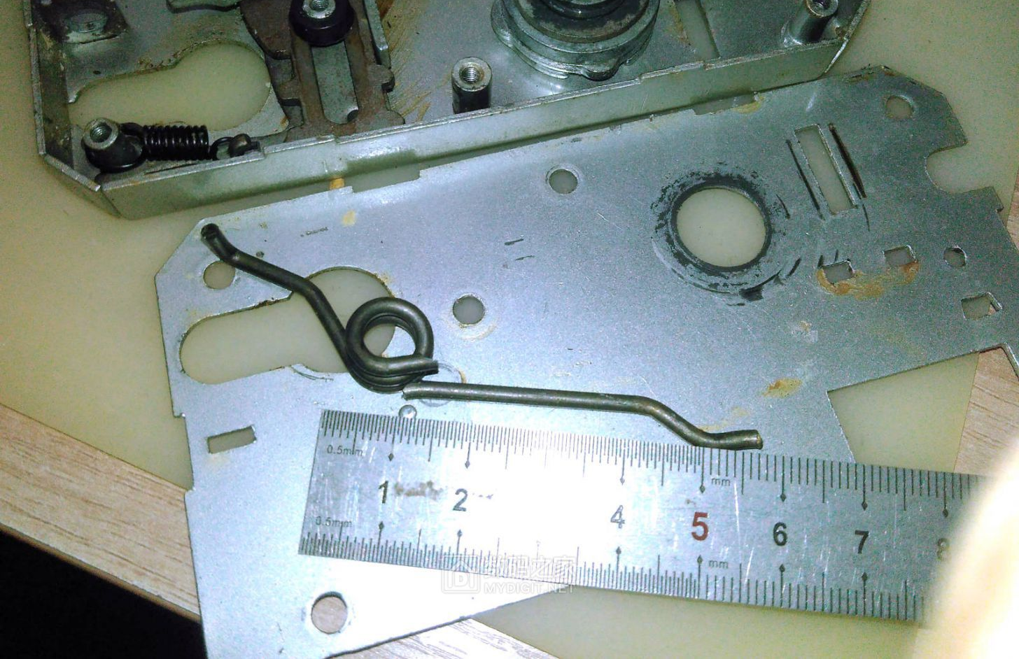 行李箱密码锁弹簧坏了？教你轻松解决