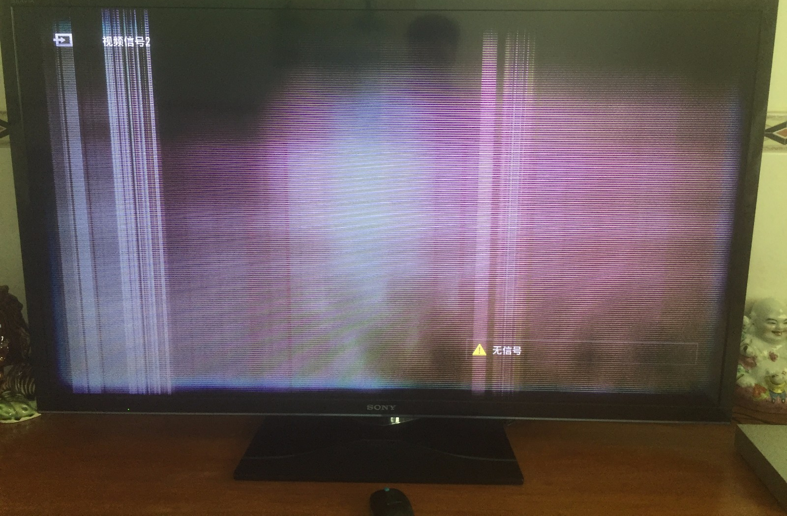 电视显示器出现彩色条纹是怎么回事，该如何解决？