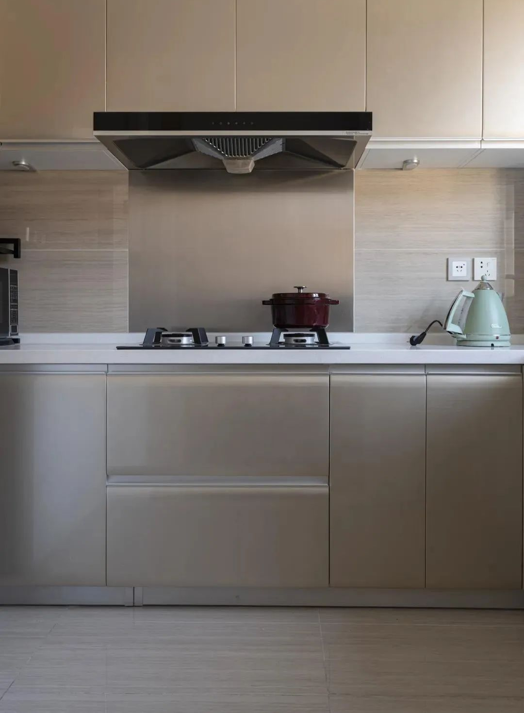 厨房面板灯怎么拆？一步步教你轻松拆卸