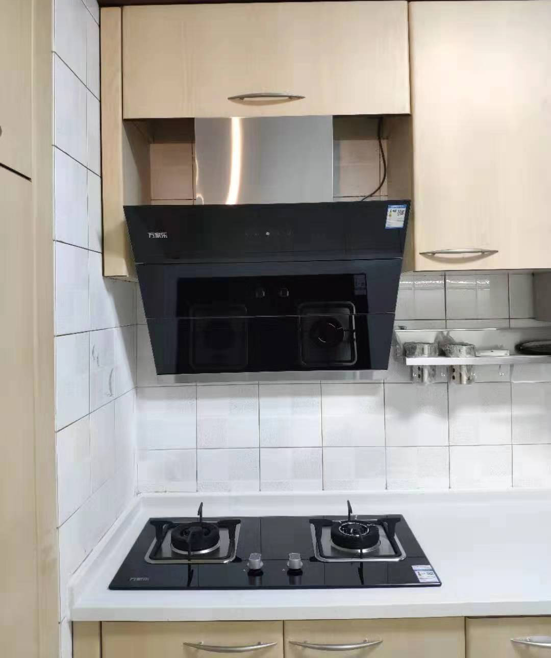 哪里能找到清洗集成灶油烟机师傅，他们的电话是多少？